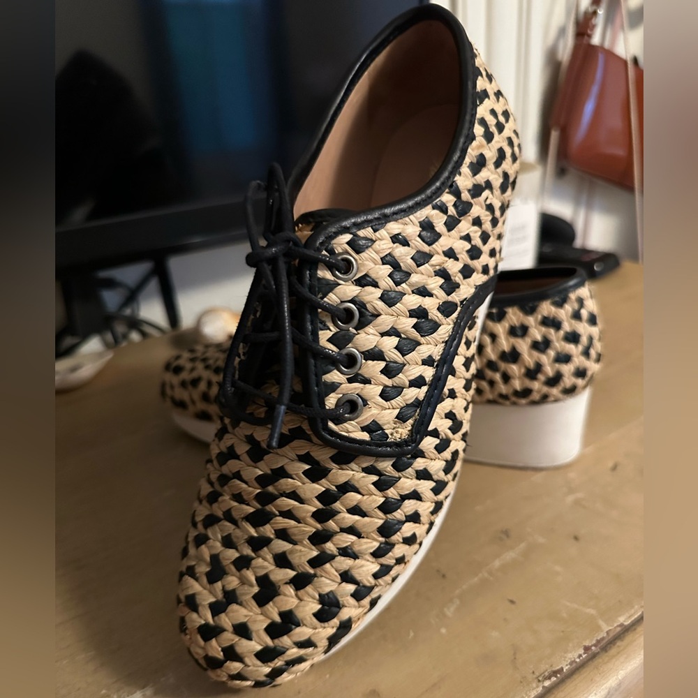 Raffia Woven Lace-Up Oxford Shoes in Black and Natural size 38 1/2 like new